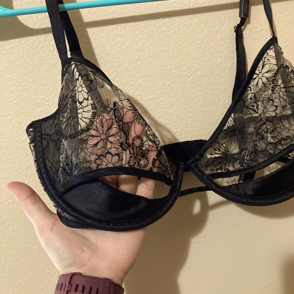 Victoria’s Secret bluebella lace/mesh bra with peak-a-boo